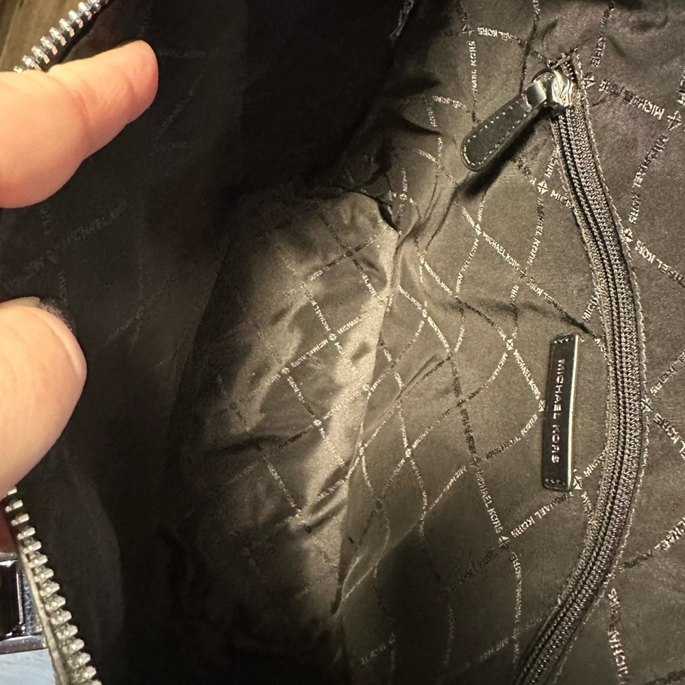 Black Michael Kors Jet‎ Set Tote - Picture 8 of 9